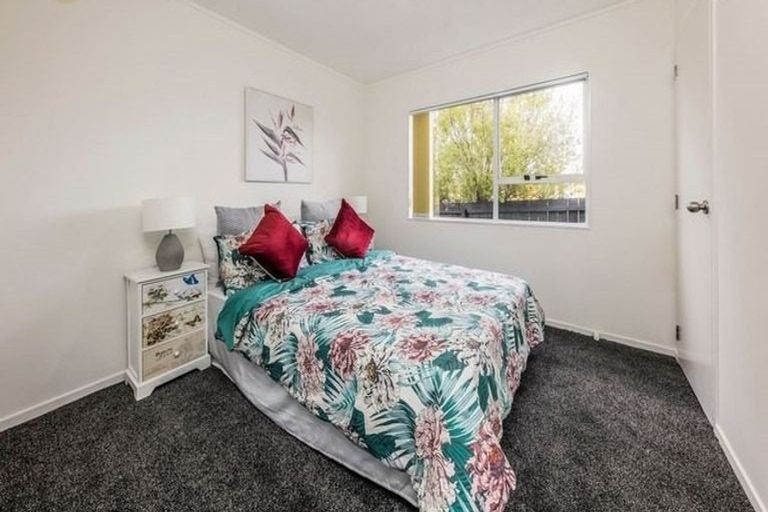 Photo of property in 2/11 Rollerson Street, Papakura, 2110