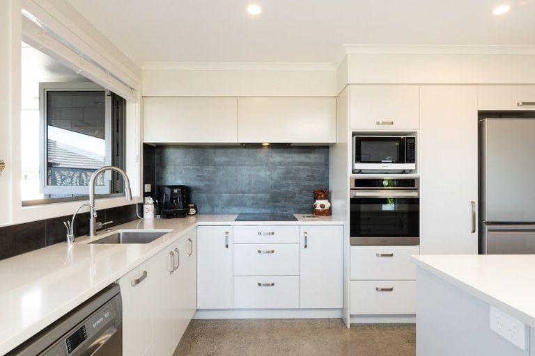 Photo of property in 69 Puhirake Crescent, Pyes Pa, Tauranga, 3112