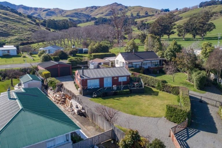 Photo of property in 11 Seafield Road, Duvauchelle, 7581