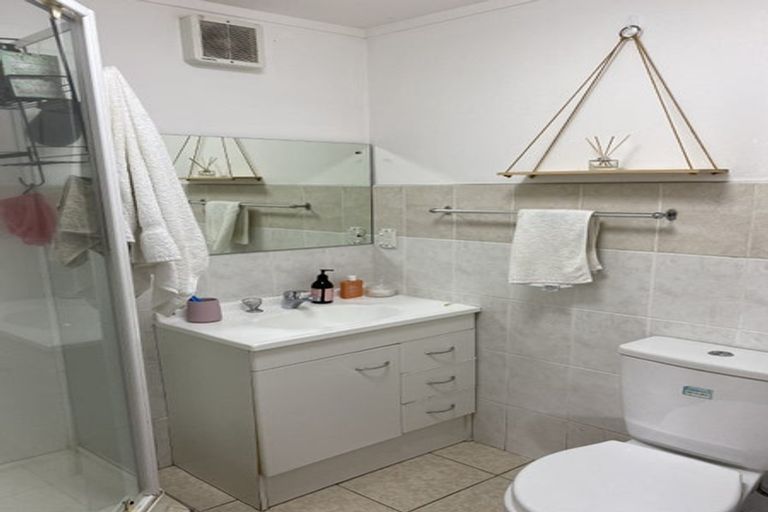 Photo of property in 13 Rewa Road, Three Kings, Auckland, 1024