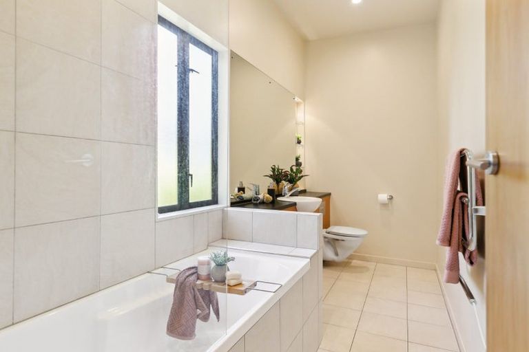 Photo of property in 8 Ranikhet Way, Khandallah, Wellington, 6035