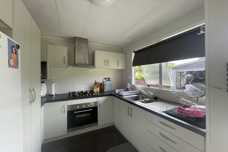 Photo of property in 8 Pahi Place, West Harbour, Auckland, 0618