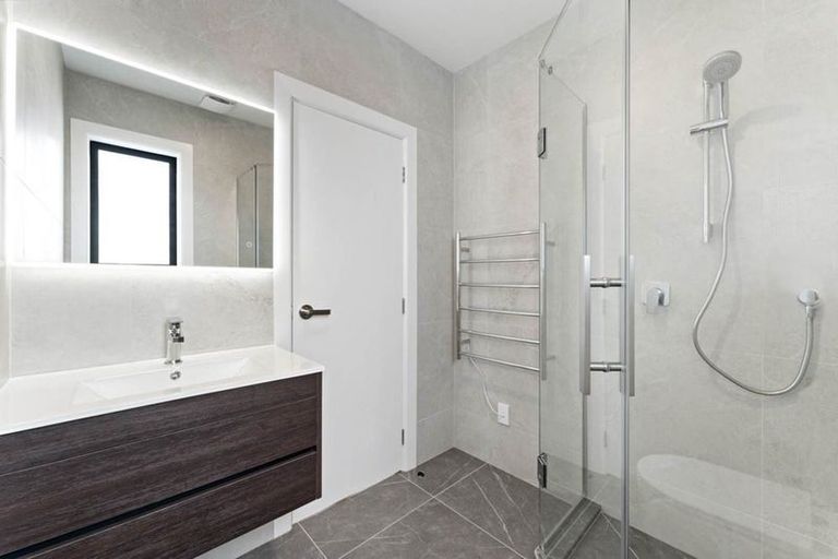 Photo of property in 1/1 Brian Avenue, Forrest Hill, Auckland, 0620