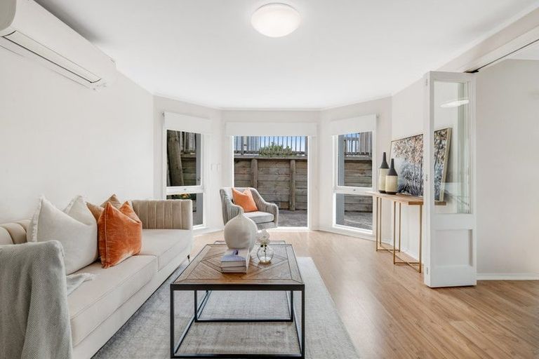 Photo of property in 3/22 Hogans Road, Glenfield, Auckland, 0629