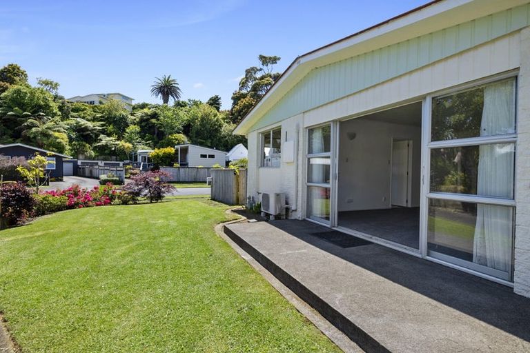 Photo of property in 1/12 Ambury Place, Merrilands, New Plymouth, 4312