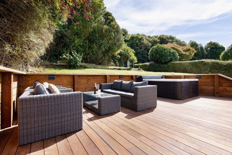 Photo of property in 28 Seaview Terrace, Kew, Dunedin, 9012