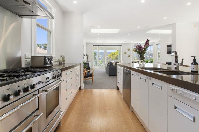 Photo of property in 60 Hawker Street, Mount Victoria, Wellington, 6011