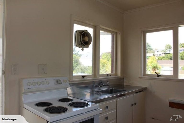 Photo of property in 2/34 Chartwell Avenue, Glenfield, Auckland, 0629