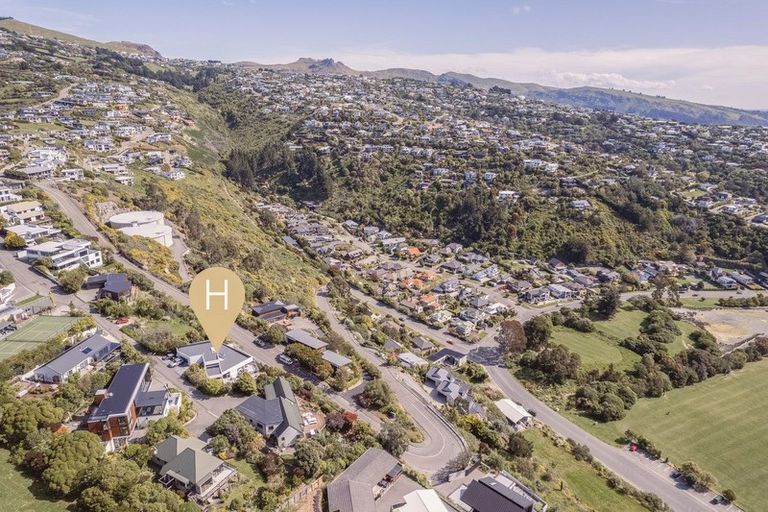 Photo of property in 19 Inverness Lane, Redcliffs, Christchurch, 8081