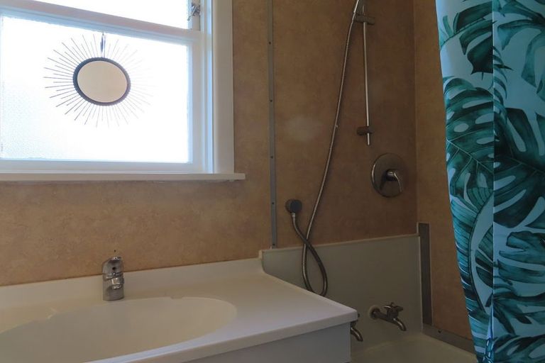 Photo of property in 60 Beazley Avenue, Paparangi, Wellington, 6037