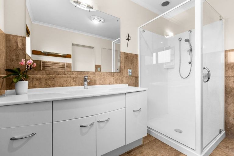 Photo of property in 9 Rutland Place, Taradale, Napier, 4112