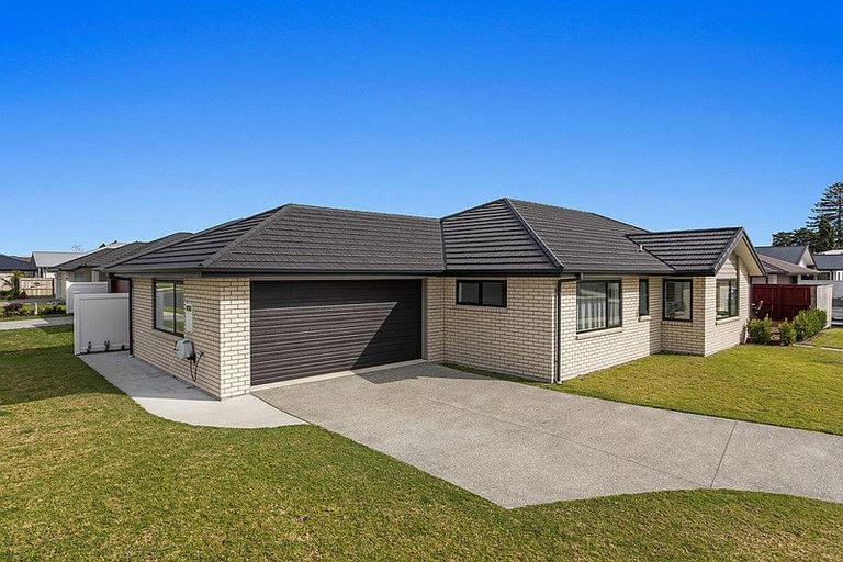 Photo of property in 1 Karearea Drive, Coastlands, Whakatane, 3120