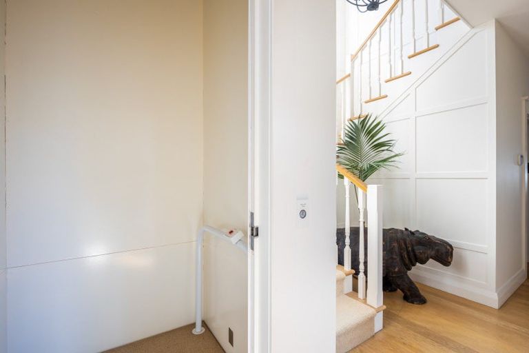 Photo of property in 10 Woolcombe Terrace, New Plymouth, 4310