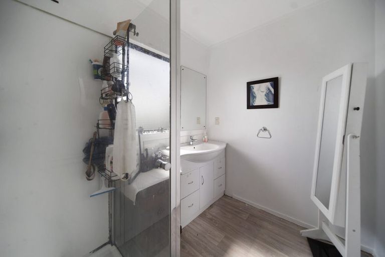 Photo of property in 2/9 Bellville Drive, Clendon Park, Auckland, 2103