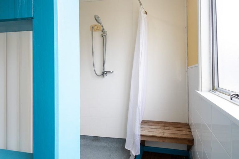 Photo of property in 63 Sea View Road, Baylys Beach, 0377