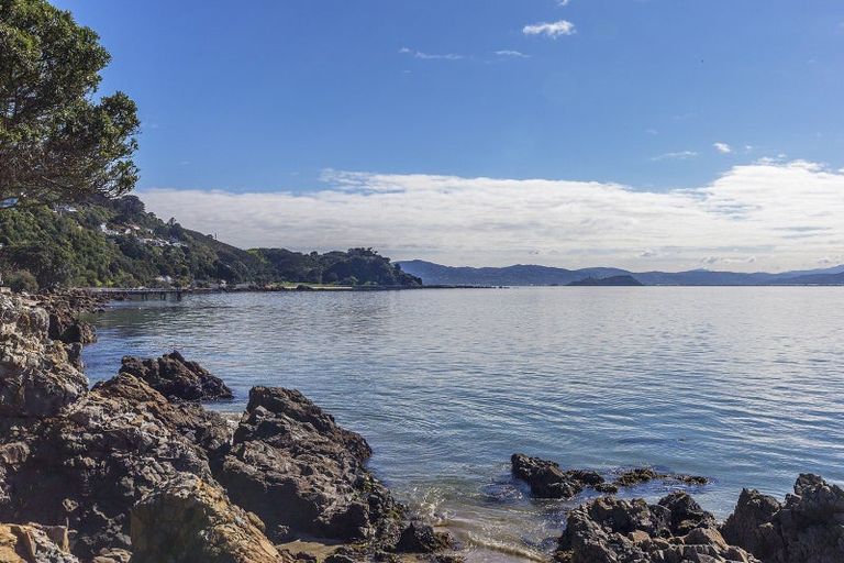 Photo of property in 353a Karaka Bay Road, Karaka Bays, Wellington, 6022