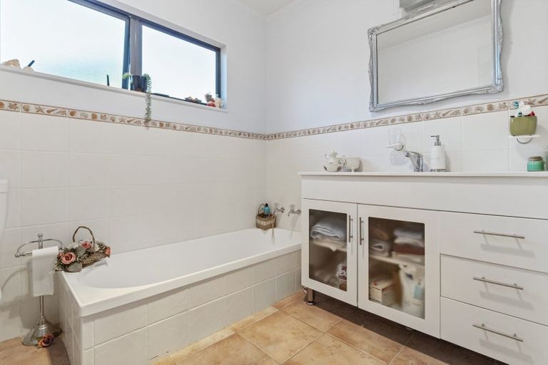 Photo of property in 107b Ocean Road, Whangamata, 3620