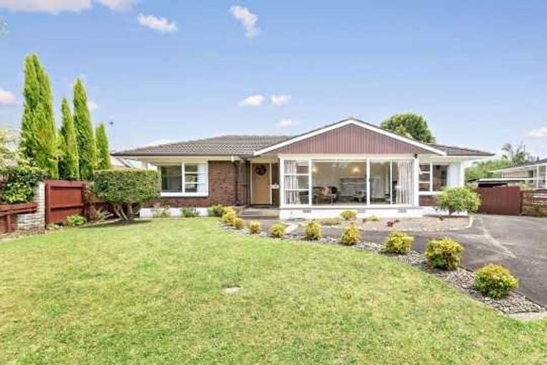Photo of property in 49 Tupaki Place, Pakuranga Heights, Auckland, 2010