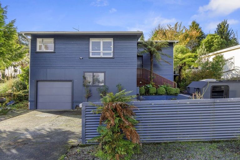 Photo of property in 27 Edelweiss Grove, Timberlea, Upper Hutt, 5018