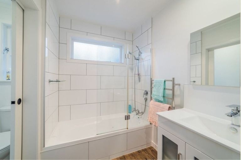 Photo of property in 9 Aorangi Road, Paraparaumu, 5032