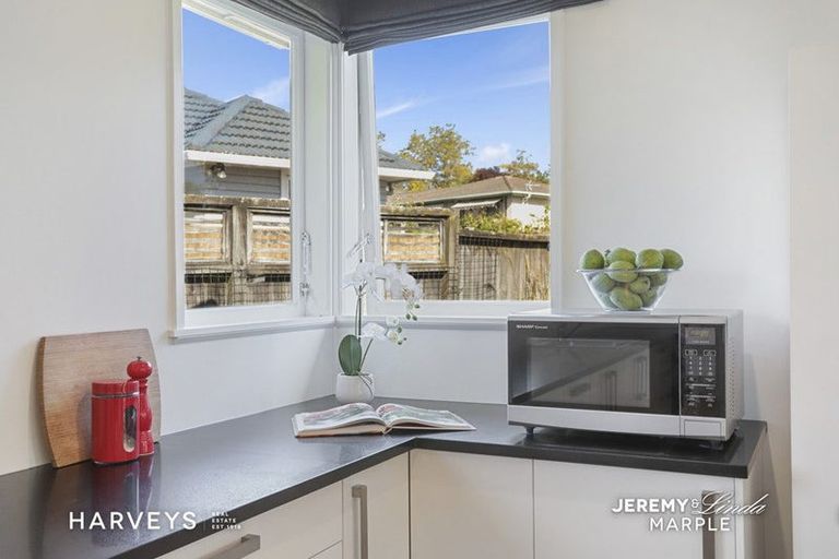 Photo of property in 11 Denyer Place, New Lynn, Auckland, 0600