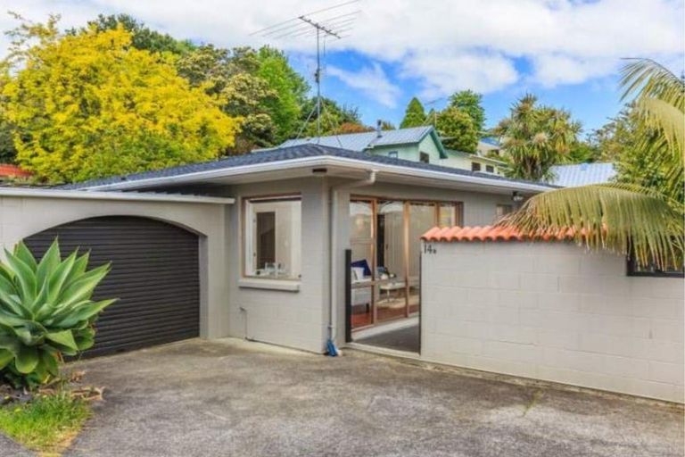 Photo of property in 2/14 Hollyhock Place, Browns Bay, Auckland, 0630
