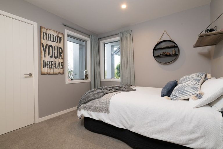 Photo of property in 8 Penetaka Heights, Pyes Pa, Tauranga, 3112