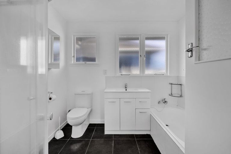 Photo of property in 1a Robbins Crescent, Hawera, 4610