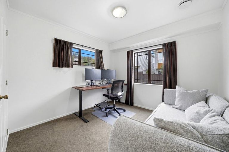 Photo of property in 2/121 Forrest Hill Road, Forrest Hill, Auckland, 0620