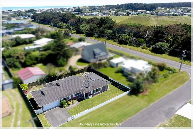 Photo of property in 1 Chrystal Street, Foxton Beach, Foxton, 4815