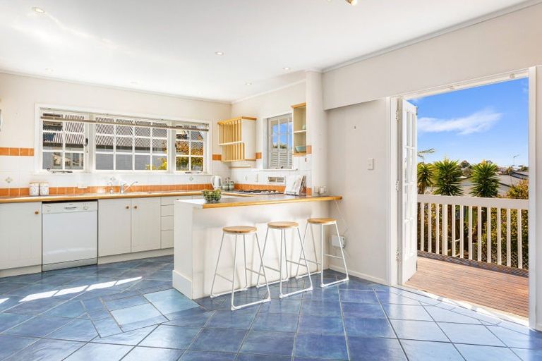 Photo of property in 24 Salem Place, Torbay, Auckland, 0630