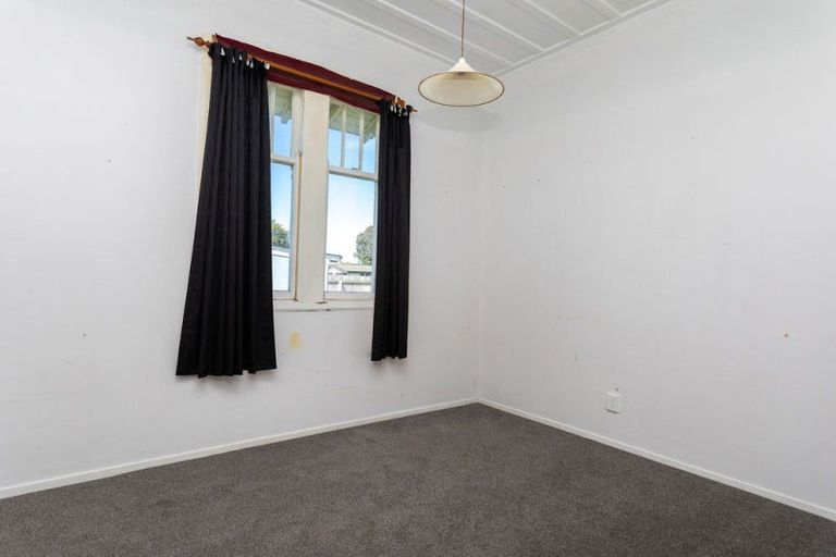 Photo of property in 10 Tennyson Street, Dannevirke, 4930