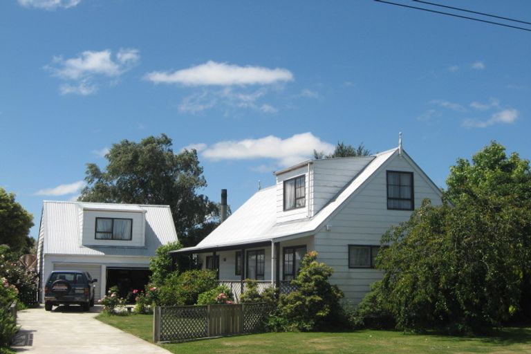 Photo of property in 9 Malabar Crescent, Broomfield, Christchurch, 8042