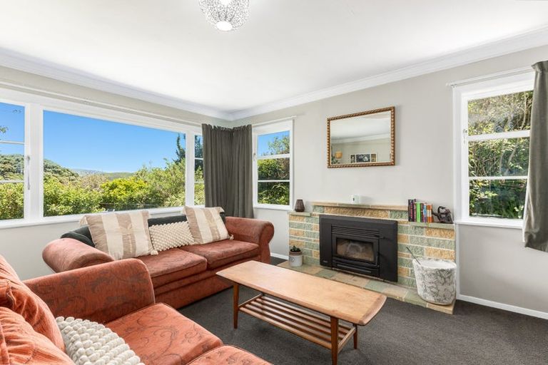 Photo of property in 15 Mana View Road, Paremata, Porirua, 5026