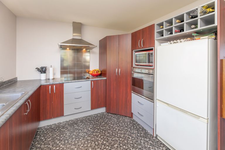 Photo of property in 2 Evergreen Place, Parklands, Christchurch, 8083