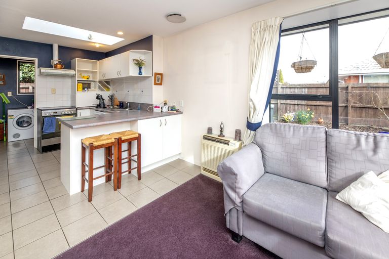 Photo of property in 2/14 Innisfree Place, Northwood, Christchurch, 8051