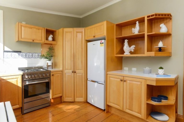 Photo of property in 5 May Avenue, Hospital Hill, Napier, 4110