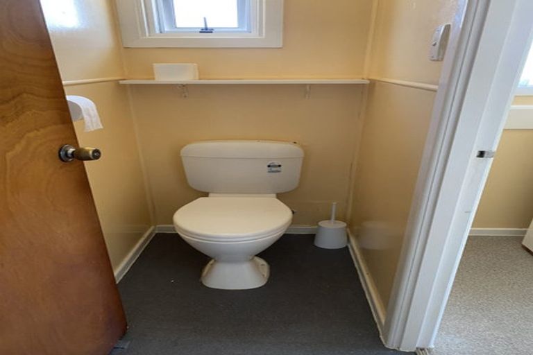 Photo of property in 10 Strid Road, Te Atatu South, Auckland, 0610