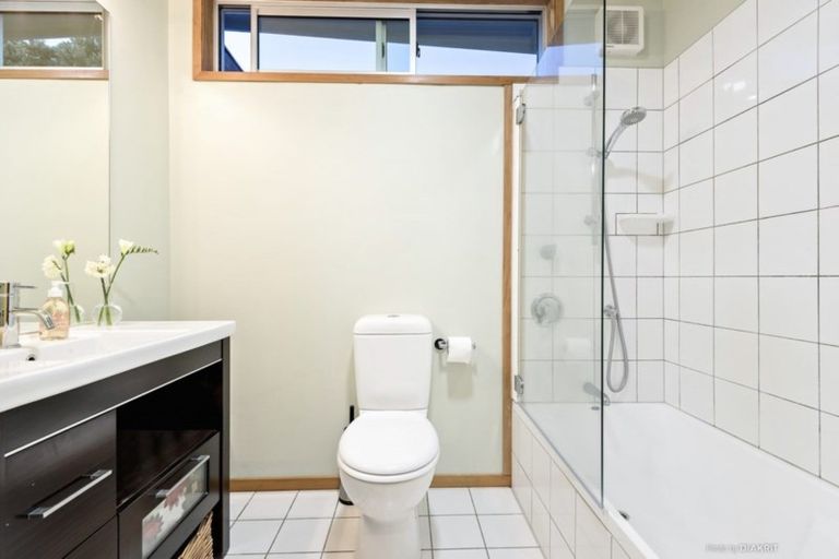 Photo of property in 42 Pukatea Street, Eastbourne, Lower Hutt, 5013