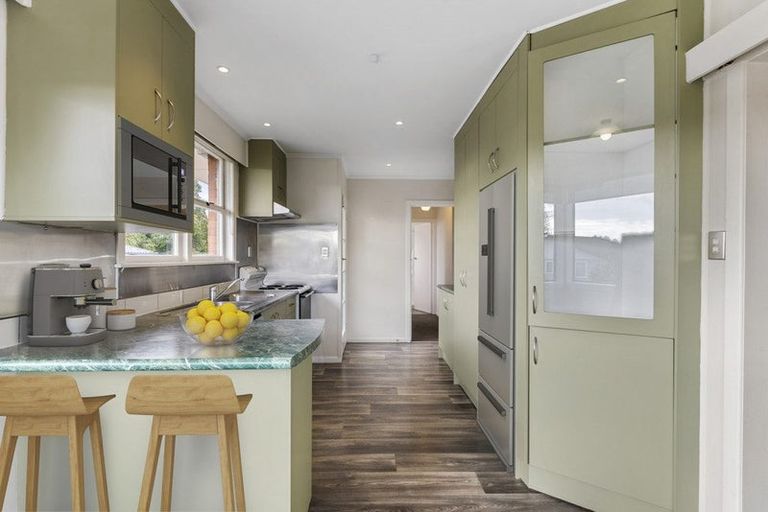 Photo of property in 120 Gossamer Drive, Pakuranga Heights, Auckland, 2010