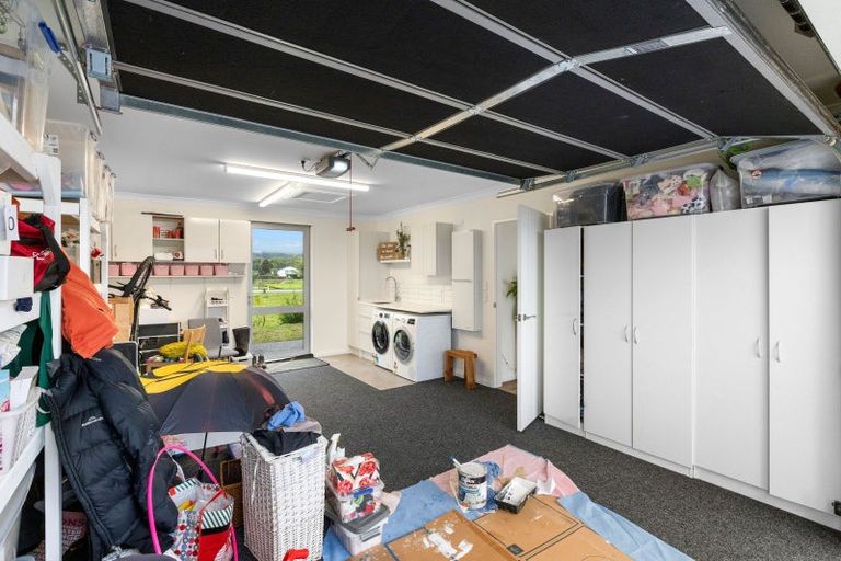 Photo of property in 6 Albizia Grove, Waikanae, 5036