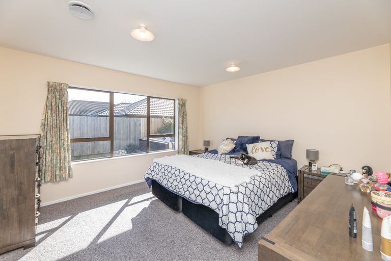 Photo of property in 166a Breezes Road, Aranui, Christchurch, 8061