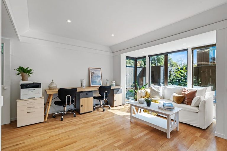 Photo of property in 2/143 Straven Road, Fendalton, Christchurch, 8014