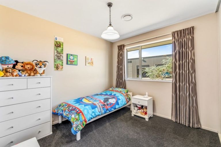 Photo of property in 10 Whitcombe Place, Darfield, 7571