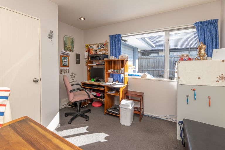 Photo of property in 2 Evergreen Place, Parklands, Christchurch, 8083