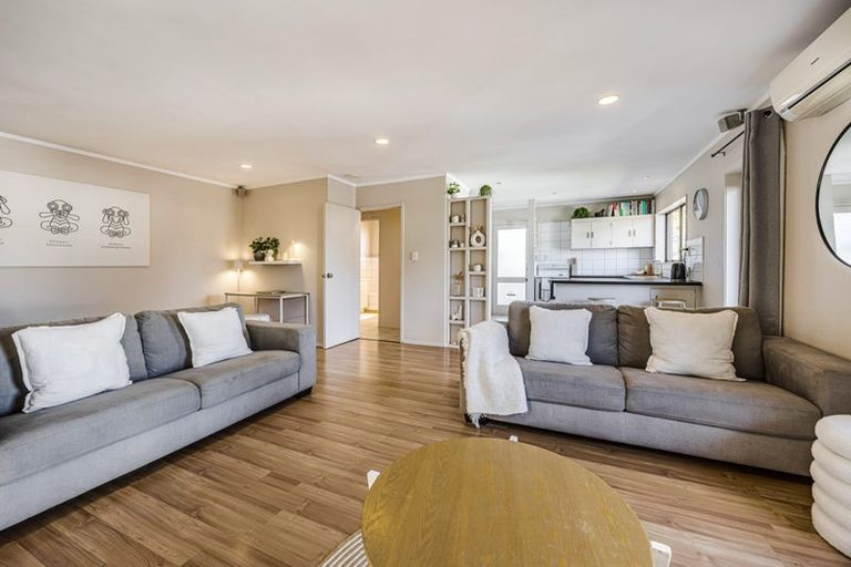 Photo of property in 1/22 Beaumaris Way, Conifer Grove, Takanini, 2112