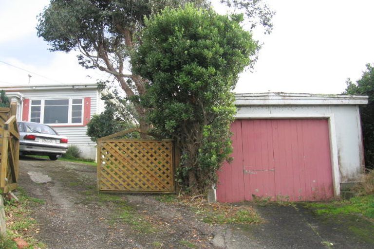 Photo of property in 28 Hampton Hill Road, Tawa, Wellington, 5028