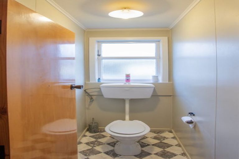 Photo of property in 16 Great North Road, Winton, 9720