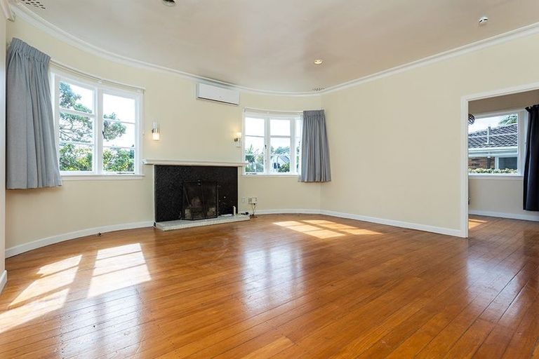 Photo of property in 1060 Great North Road, Point Chevalier, Auckland, 1022