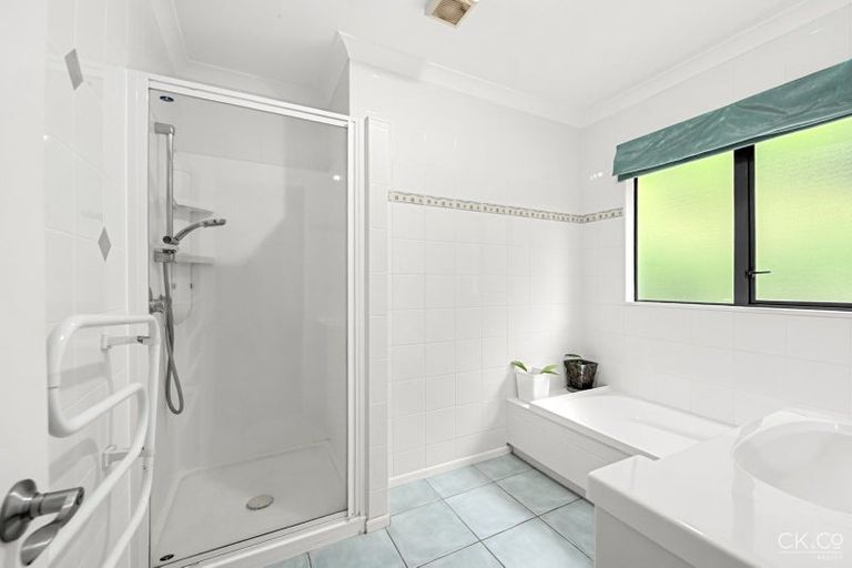 Photo of property in 9 Fernridge Way, Tirohanga, Lower Hutt, 5010